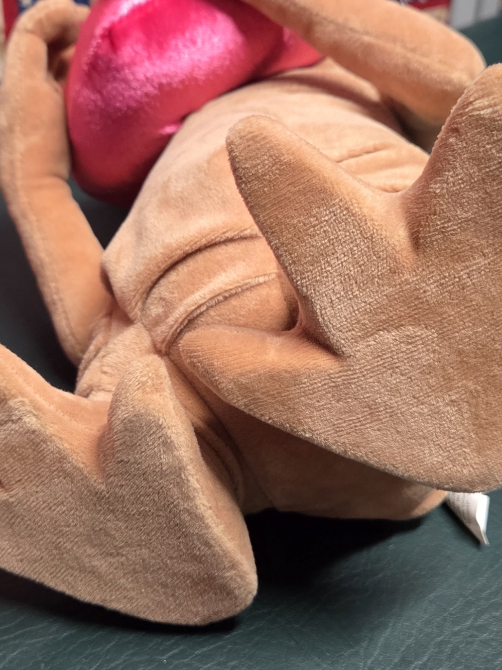 **E.T. Plush Toy Holding Red Heart - Universal Studios Tag** - Picture 13 of 13